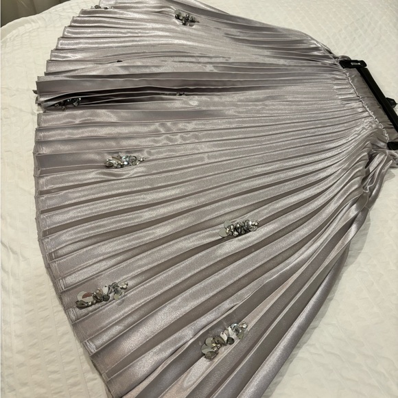 Valia Metallic Gray Pleated Midi Skirt - Picture 8 of 8